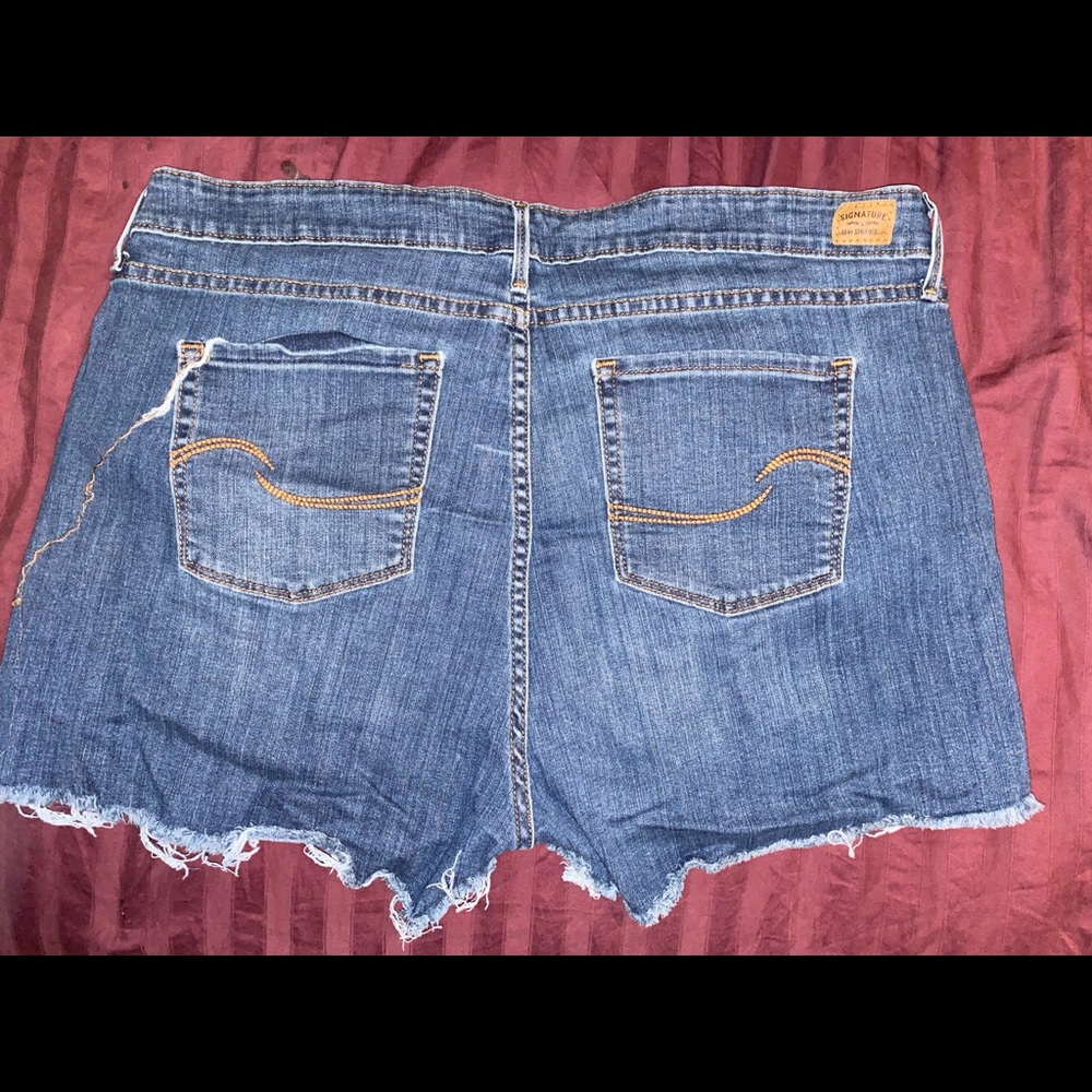 Signature by Levi’s Ripped Jean Shorts Size 18